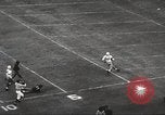 Standbild College Football Spiel New Orleans Louisiana USA, 1944, aus Sekunde 22 historischem Filmmaterial Videoclip 65675061499
