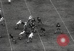 Standbild College Football Spiel New Orleans Louisiana USA, 1944, aus Sekunde 27 historischem Filmmaterial Videoclip 65675061499