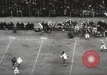 Standbild College Football Spiel New Orleans Louisiana USA, 1944, aus Sekunde 30 historischem Filmmaterial Videoclip 65675061499