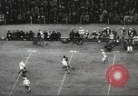 Standbild College Football Spiel New Orleans Louisiana USA, 1944, aus Sekunde 31 historischem Filmmaterial Videoclip 65675061499