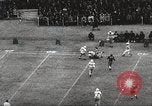Standbild College Football Spiel New Orleans Louisiana USA, 1944, aus Sekunde 33 historischem Filmmaterial Videoclip 65675061499