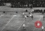 Standbild College Football Spiel New Orleans Louisiana USA, 1944, aus Sekunde 34 historischem Filmmaterial Videoclip 65675061499
