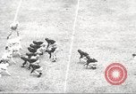Standbild College Football Spiel New Orleans Louisiana USA, 1944, aus Sekunde 36 historischem Filmmaterial Videoclip 65675061499