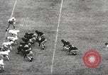 Standbild College Football Spiel New Orleans Louisiana USA, 1944, aus Sekunde 37 historischem Filmmaterial Videoclip 65675061499