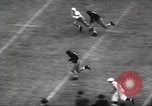 Standbild College Football Spiel New Orleans Louisiana USA, 1944, aus Sekunde 42 historischem Filmmaterial Videoclip 65675061499
