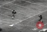 Standbild College Football Spiel New Orleans Louisiana USA, 1944, aus Sekunde 46 historischem Filmmaterial Videoclip 65675061499