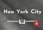Immagine di Gli aeroplani di carta New York City USA, 1967, secondo 3 filmato di repertorio 65675061510