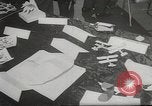Immagine di Gli aeroplani di carta New York City USA, 1967, secondo 8 filmato di repertorio 65675061510