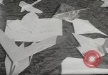 Immagine di Gli aeroplani di carta New York City USA, 1967, secondo 12 filmato di repertorio 65675061510