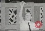 Immagine di Gli aeroplani di carta New York City USA, 1967, secondo 15 filmato di repertorio 65675061510