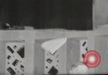 Immagine di Gli aeroplani di carta New York City USA, 1967, secondo 16 filmato di repertorio 65675061510