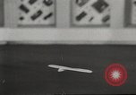 Immagine di Gli aeroplani di carta New York City USA, 1967, secondo 18 filmato di repertorio 65675061510
