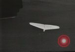 Immagine di Gli aeroplani di carta New York City USA, 1967, secondo 19 filmato di repertorio 65675061510