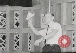 Immagine di Gli aeroplani di carta New York City USA, 1967, secondo 28 filmato di repertorio 65675061510