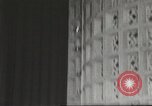Immagine di Gli aeroplani di carta New York City USA, 1967, secondo 30 filmato di repertorio 65675061510