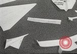 Immagine di Gli aeroplani di carta New York City USA, 1967, secondo 50 filmato di repertorio 65675061510