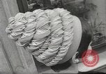 Immagine di Sfilata di moda Parigi Francia, 1967, secondo 16 filmato di repertorio 65675061511