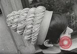 Immagine di Sfilata di moda Parigi Francia, 1967, secondo 17 filmato di repertorio 65675061511