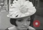 Immagine di Sfilata di moda Parigi Francia, 1967, secondo 20 filmato di repertorio 65675061511