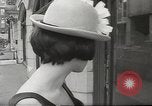Immagine di Sfilata di moda Parigi Francia, 1967, secondo 23 filmato di repertorio 65675061511