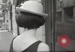 Immagine di Sfilata di moda Parigi Francia, 1967, secondo 24 filmato di repertorio 65675061511