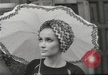 Immagine di Sfilata di moda Parigi Francia, 1967, secondo 30 filmato di repertorio 65675061511