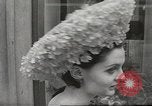 Immagine di Sfilata di moda Parigi Francia, 1967, secondo 37 filmato di repertorio 65675061511