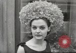 Immagine di Sfilata di moda Parigi Francia, 1967, secondo 39 filmato di repertorio 65675061511