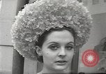 Immagine di Sfilata di moda Parigi Francia, 1967, secondo 44 filmato di repertorio 65675061511
