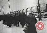 Standbild KZ-Häftlinge Polen, 1945, aus Sekunde 43 historischem Filmmaterial Videoclip 65675061514