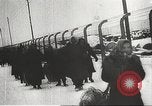 Standbild KZ-Häftlinge Polen, 1945, aus Sekunde 44 historischem Filmmaterial Videoclip 65675061514