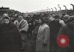 Standbild KZ-Häftlinge Polen, 1945, aus Sekunde 55 historischem Filmmaterial Videoclip 65675061514
