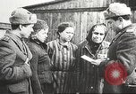 Standbild Gefangenen Polen, 1945, aus Sekunde 1 historischem Filmmaterial Videoclip 65675061517