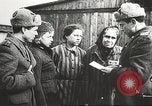 Standbild Gefangenen Polen, 1945, aus Sekunde 3 historischem Filmmaterial Videoclip 65675061517