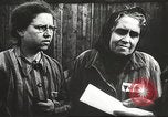 Standbild Gefangenen Polen, 1945, aus Sekunde 8 historischem Filmmaterial Videoclip 65675061517