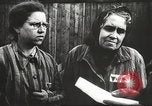 Standbild Gefangenen Polen, 1945, aus Sekunde 9 historischem Filmmaterial Videoclip 65675061517