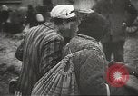 Standbild Gefangenen Polen, 1945, aus Sekunde 26 historischem Filmmaterial Videoclip 65675061517