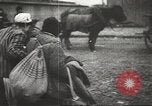 Standbild Gefangenen Polen, 1945, aus Sekunde 27 historischem Filmmaterial Videoclip 65675061517