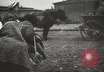 Standbild Gefangenen Polen, 1945, aus Sekunde 29 historischem Filmmaterial Videoclip 65675061517