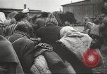 Standbild Gefangenen Polen, 1945, aus Sekunde 33 historischem Filmmaterial Videoclip 65675061517