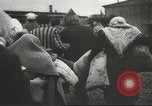 Standbild Gefangenen Polen, 1945, aus Sekunde 34 historischem Filmmaterial Videoclip 65675061517