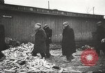Standbild Gefangenen Polen, 1945, aus Sekunde 36 historischem Filmmaterial Videoclip 65675061517