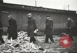 Standbild Gefangenen Polen, 1945, aus Sekunde 39 historischem Filmmaterial Videoclip 65675061517