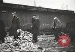 Standbild Gefangenen Polen, 1945, aus Sekunde 40 historischem Filmmaterial Videoclip 65675061517