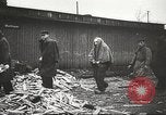 Standbild Gefangenen Polen, 1945, aus Sekunde 41 historischem Filmmaterial Videoclip 65675061517