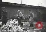 Standbild Gefangenen Polen, 1945, aus Sekunde 42 historischem Filmmaterial Videoclip 65675061517