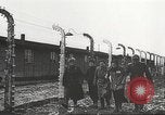 Standbild Gefangenen Polen, 1945, aus Sekunde 44 historischem Filmmaterial Videoclip 65675061517