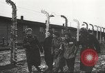 Standbild Gefangenen Polen, 1945, aus Sekunde 47 historischem Filmmaterial Videoclip 65675061517