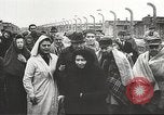 Standbild Gefangenen Polen, 1945, aus Sekunde 55 historischem Filmmaterial Videoclip 65675061517