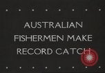 Immagine di I pescatori australiano Queensland Australia, 1944, secondo 3 filmato di repertorio 65675061530